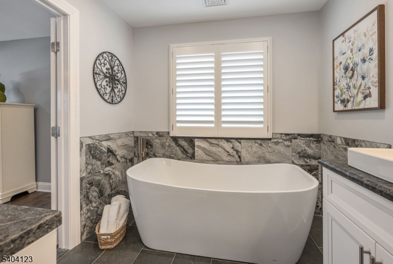 7 WINDING RIDGE ROAD