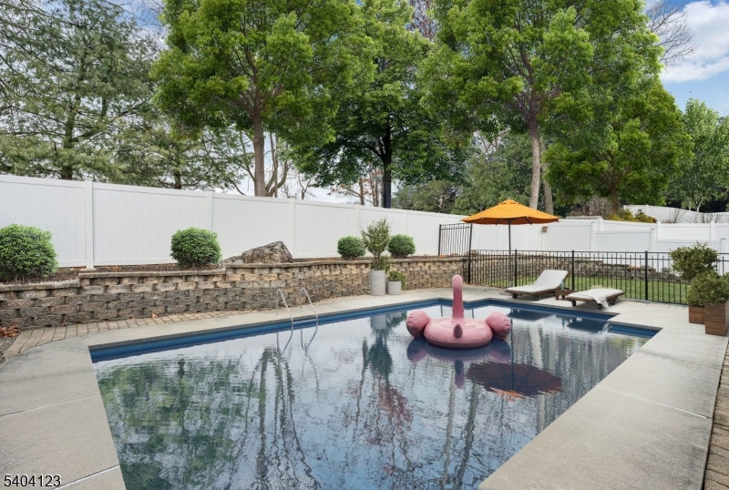 7 WINDING RIDGE ROAD