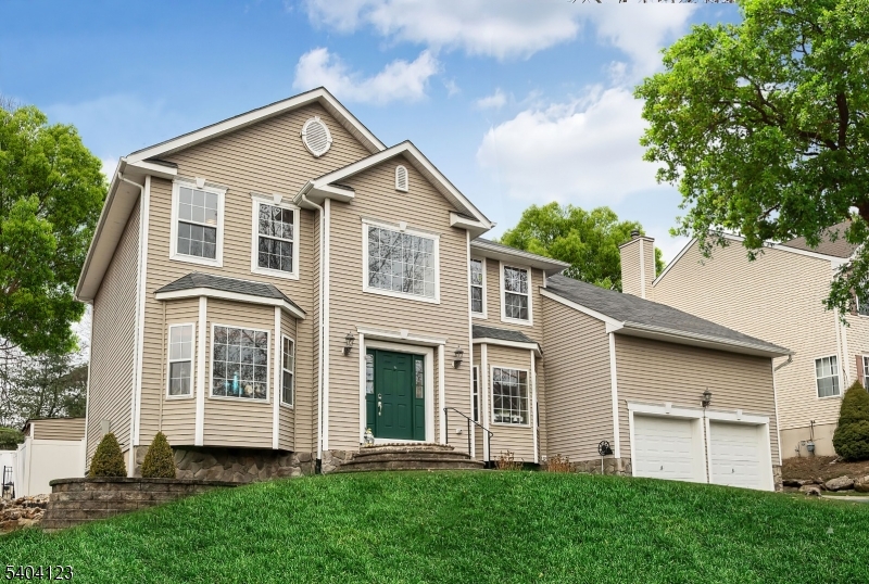 7 WINDING RIDGE ROAD