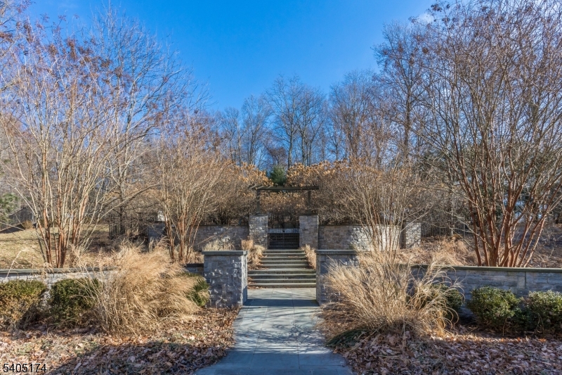 7 Beacon Hill Dr