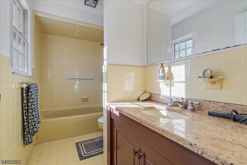 1028 Califon Cokesbury Rd