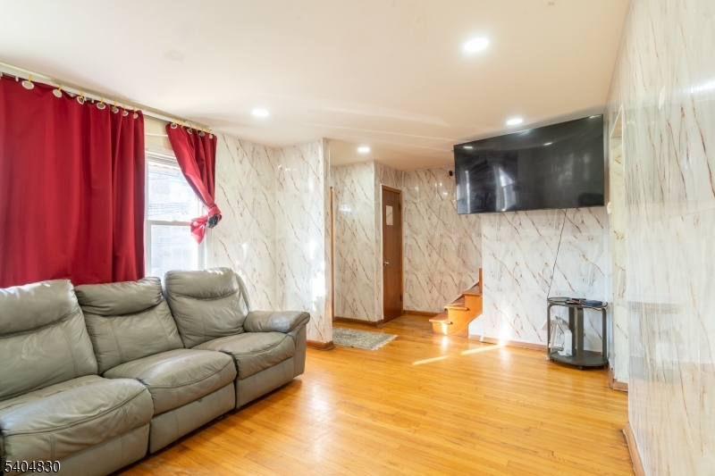 211 Bergen Ave #2