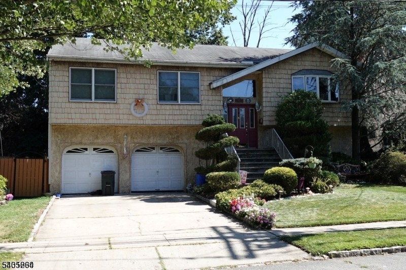 635 Bloomingdale Ave