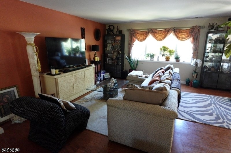 635 Bloomingdale Ave