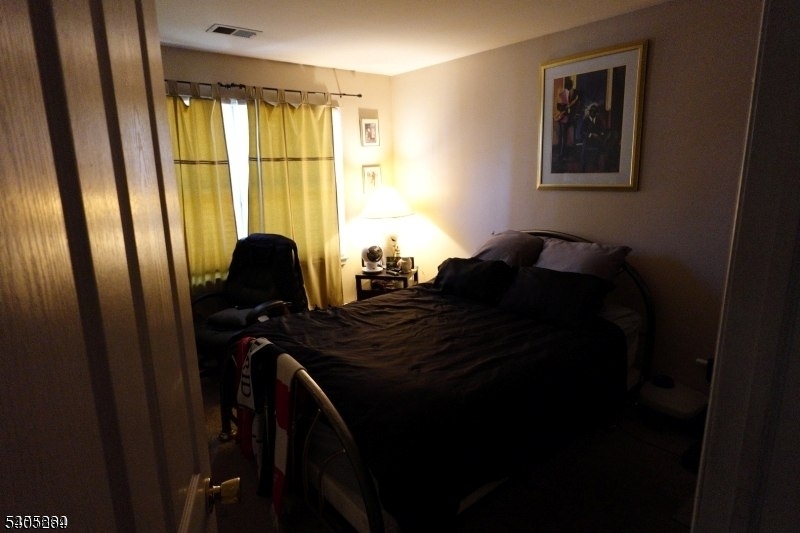 635 Bloomingdale Ave