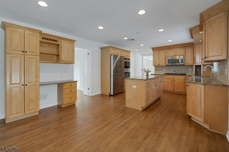 13 Knollwood Trail East