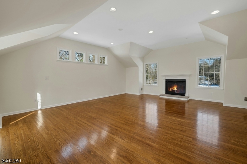 13 Knollwood Trail East