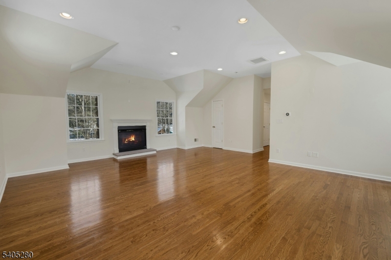 13 Knollwood Trail East