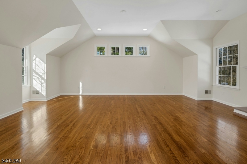 13 Knollwood Trail East