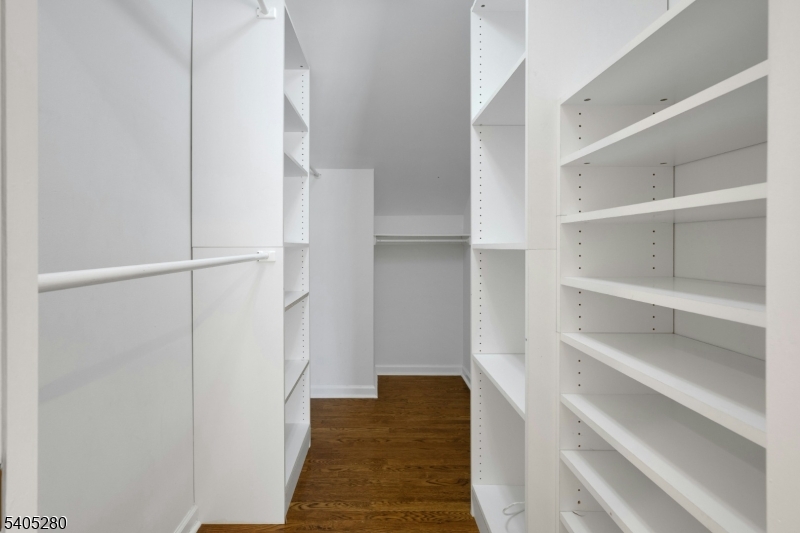 13 Knollwood Trail East