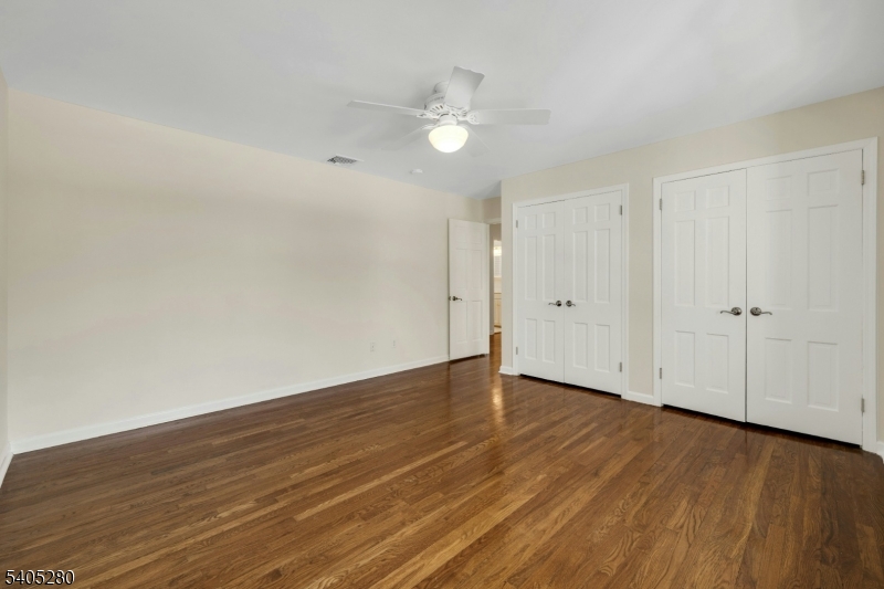 13 Knollwood Trail East