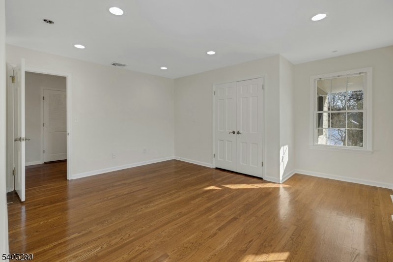 13 Knollwood Trail East