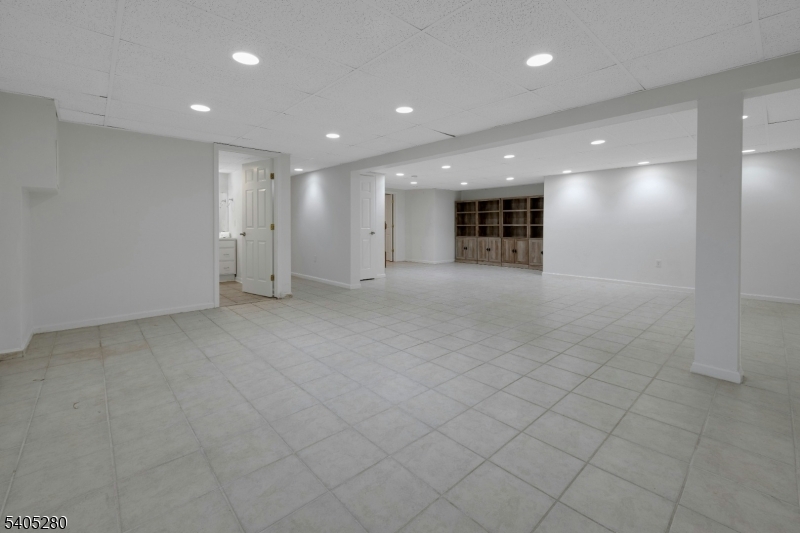 13 Knollwood Trail East