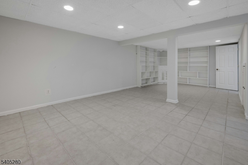 13 Knollwood Trail East