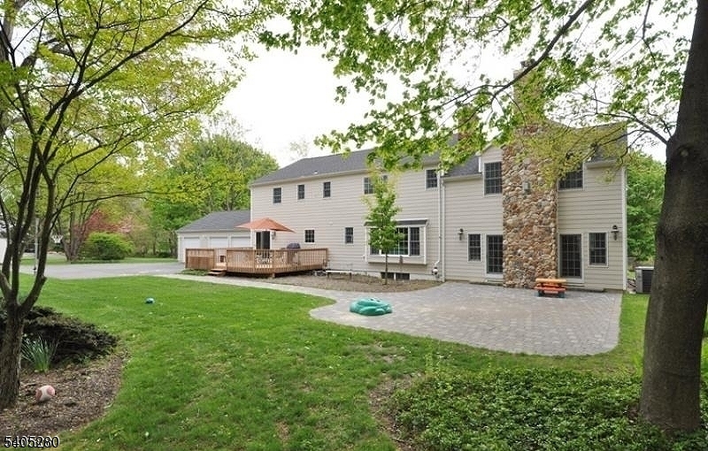 13 Knollwood Trail East