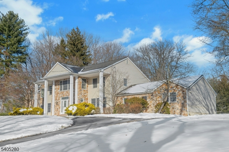 13 Knollwood Trail East