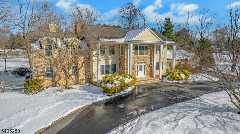 13 Knollwood Trail East