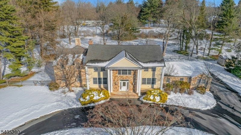 13 Knollwood Trail East