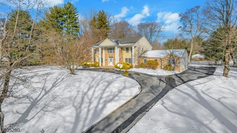 13 Knollwood Trail East