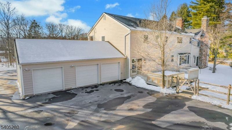 13 Knollwood Trail East