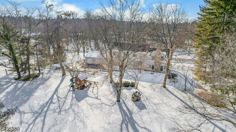 13 Knollwood Trail East