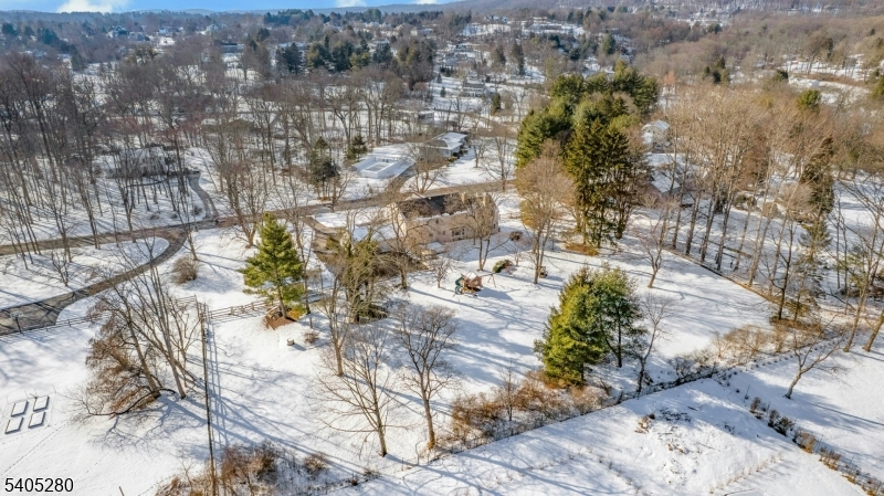 13 Knollwood Trail East