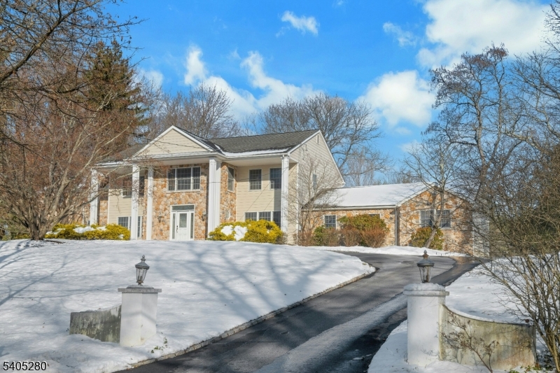 13 Knollwood Trail East