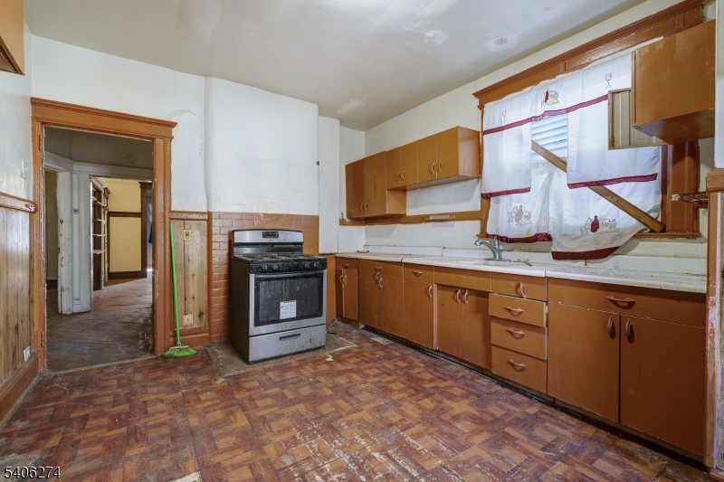 199 Hollywood Ave #1