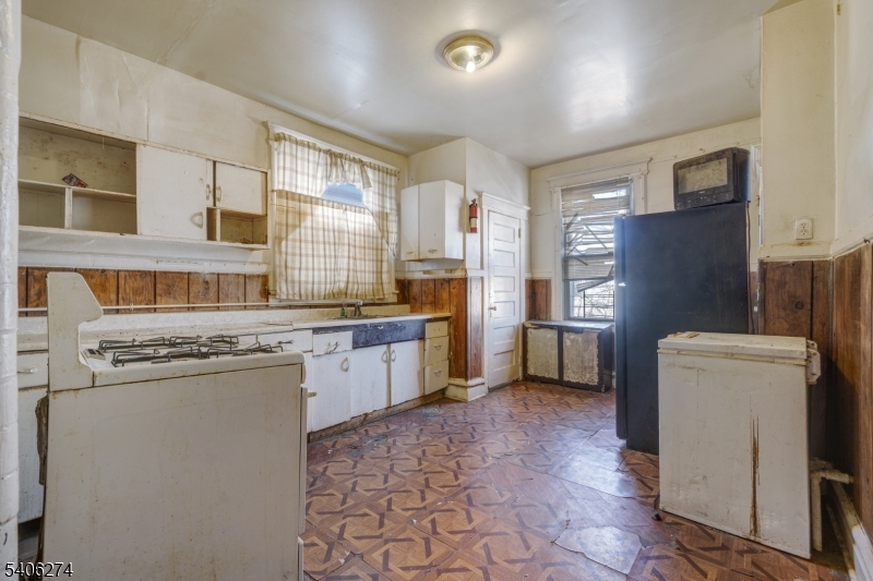 199 Hollywood Ave #1