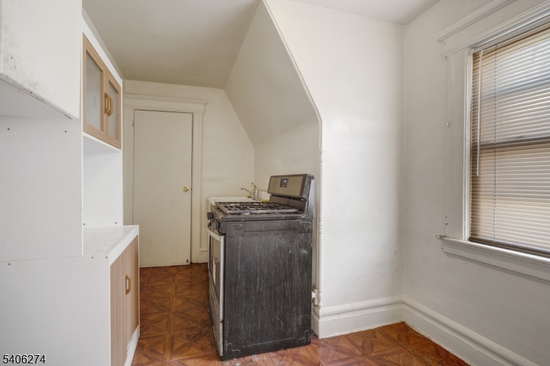 199 Hollywood Ave #1