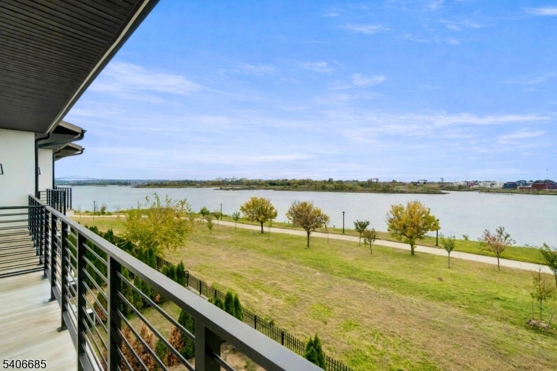 6 Harbor Front Ter #6