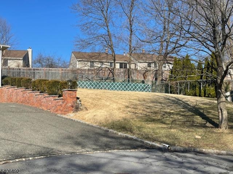 37 Edison Dr