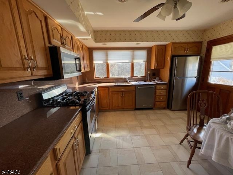37 Edison Dr