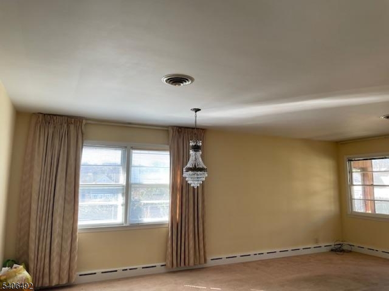 37 Edison Dr