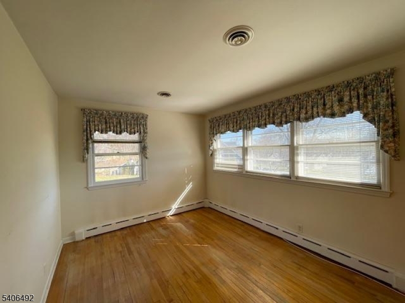 37 Edison Dr