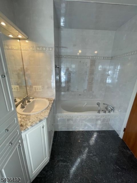 37 Edison Dr