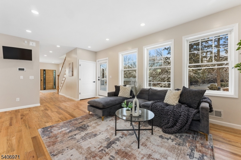 10 Old Rifle Camp Rd