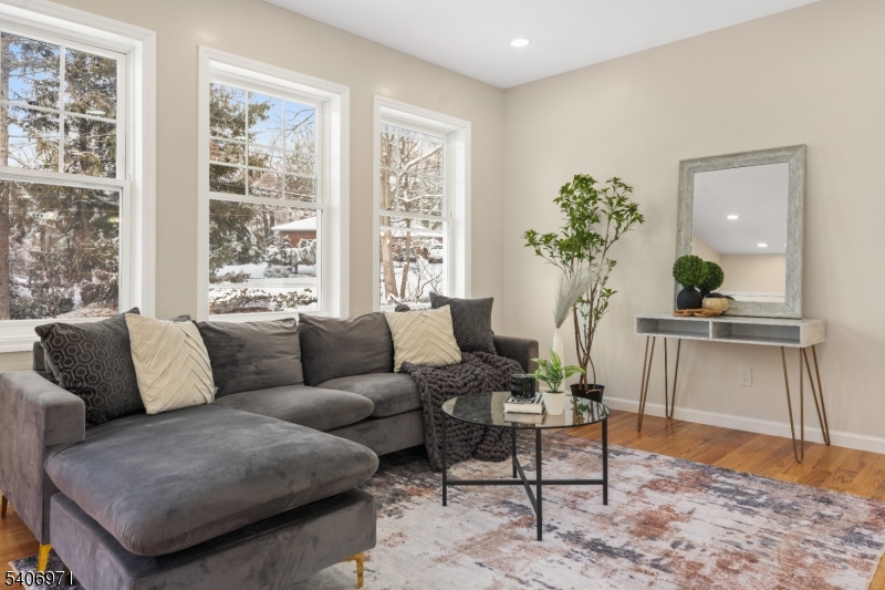 10 Old Rifle Camp Rd