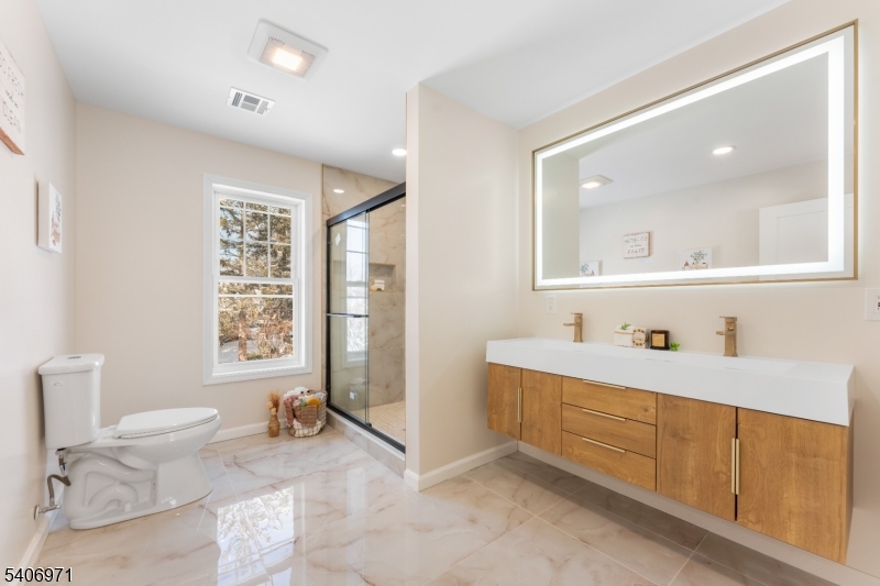 10 Old Rifle Camp Rd