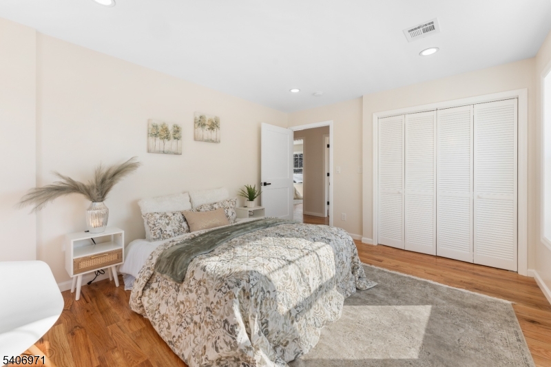 10 Old Rifle Camp Rd