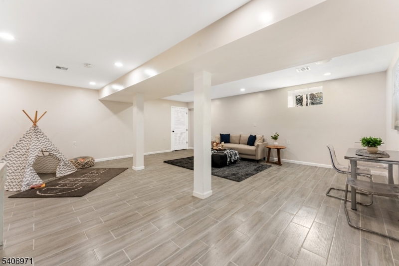 10 Old Rifle Camp Rd