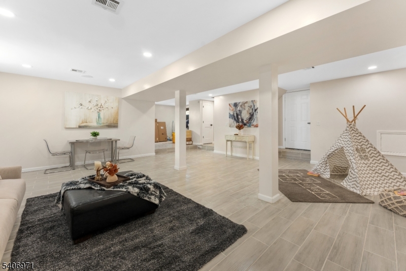 10 Old Rifle Camp Rd