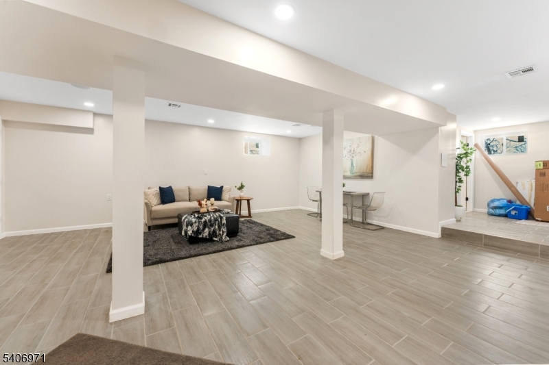 10 Old Rifle Camp Rd