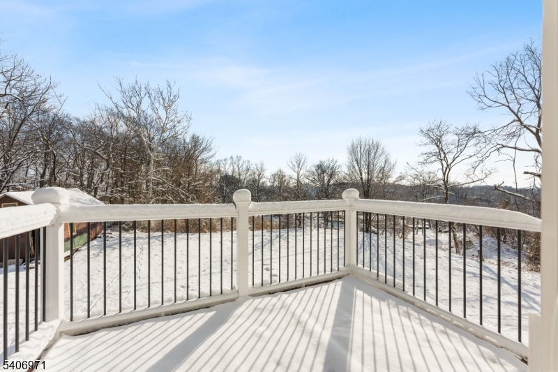 10 Old Rifle Camp Rd