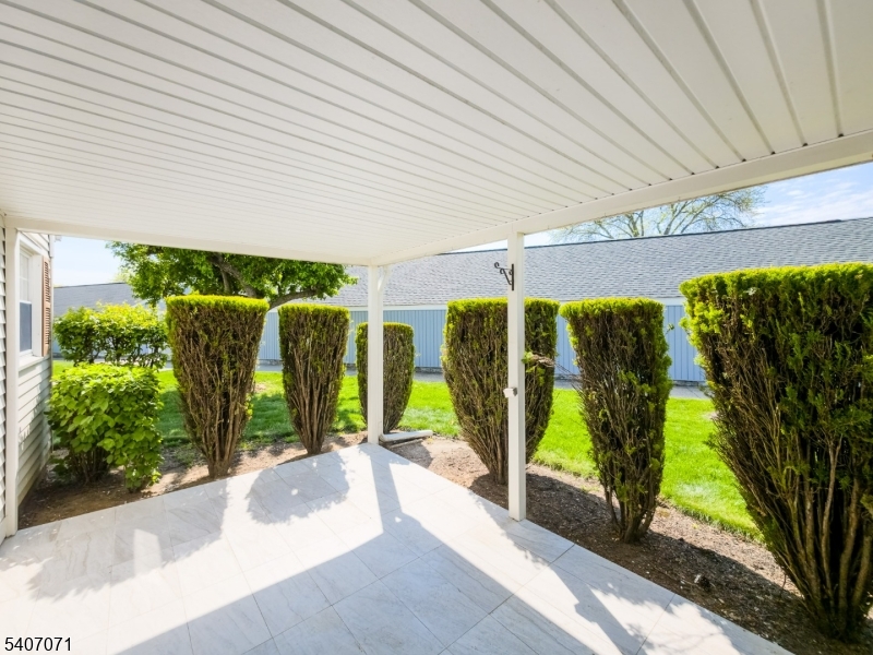 220 Manchester Ln