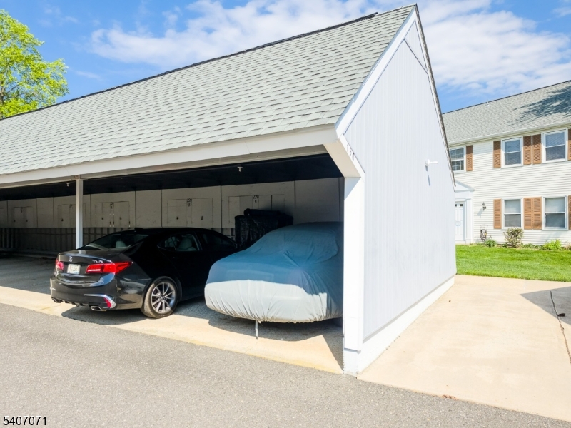 220 Manchester Ln