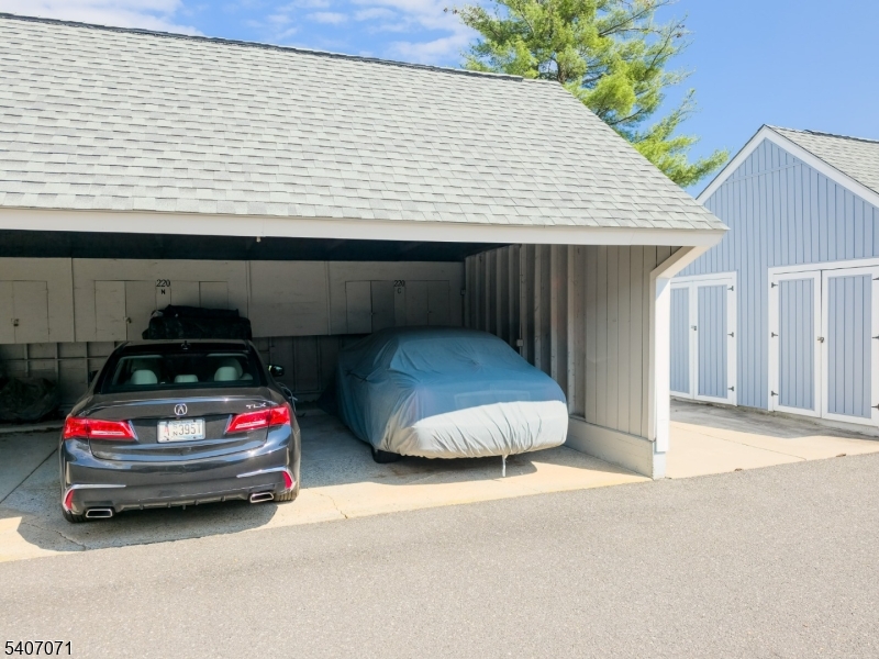 220 Manchester Ln