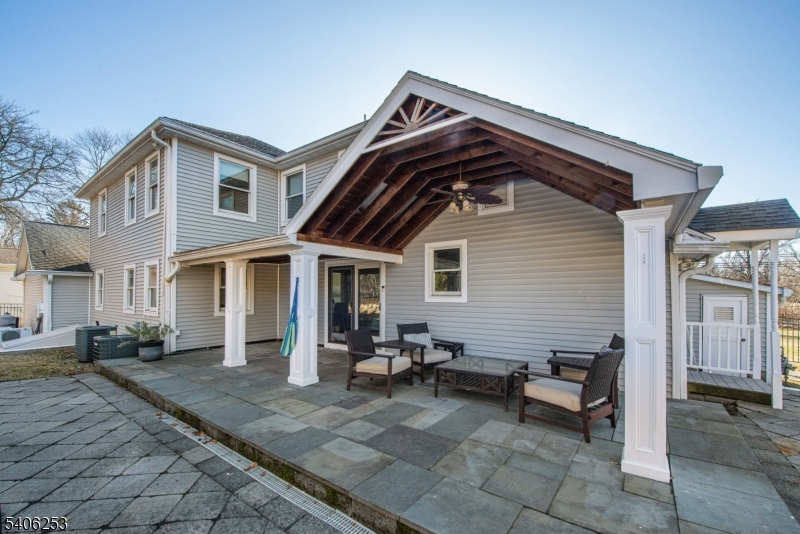 414 Mineral Springs Dr