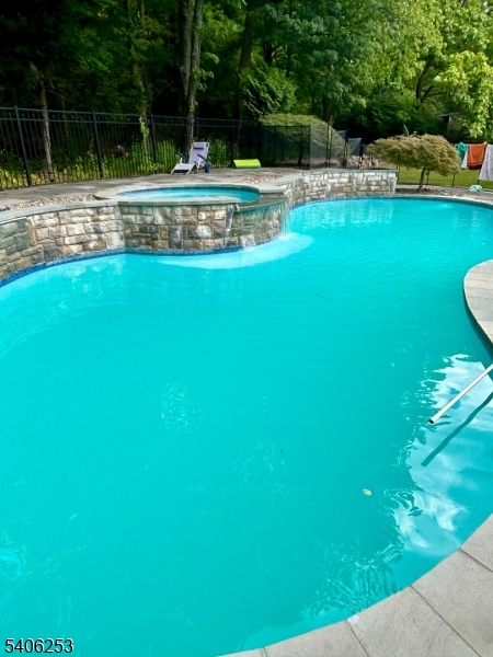 414 Mineral Springs Dr