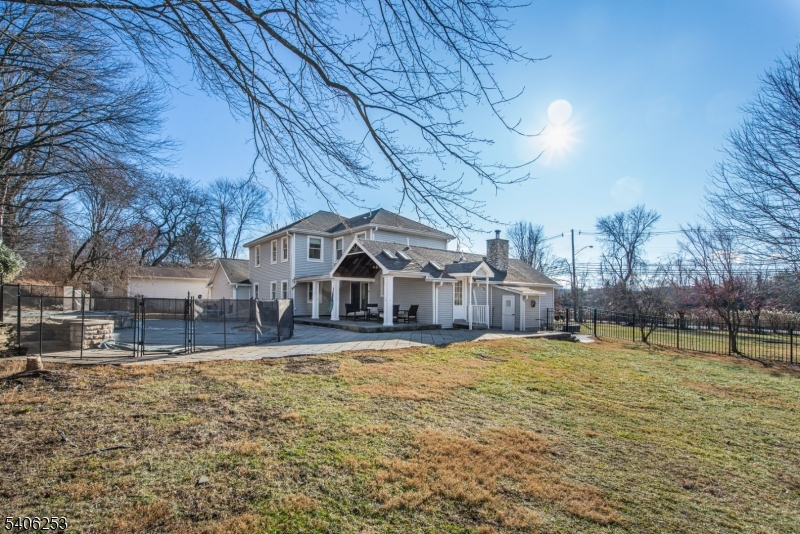 414 Mineral Springs Dr